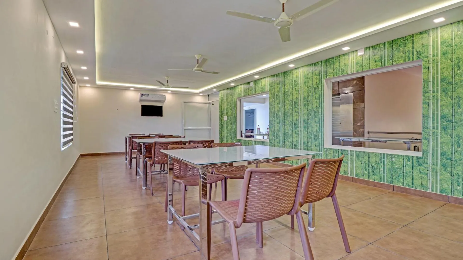 Treebo Golden Terminal, Kochi Airport Hotel