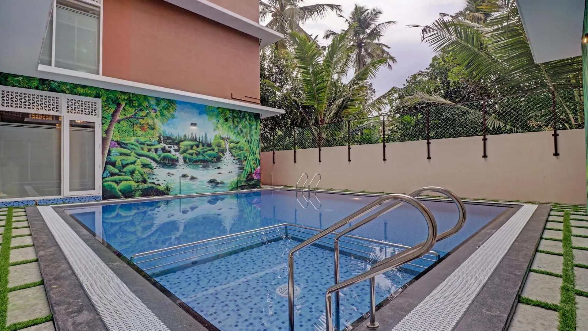 Treebo Golden Terminal, Kochi Airport Hotel